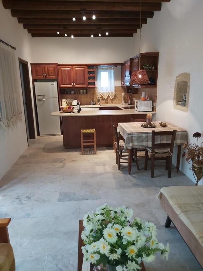 Ktima Charitini 1 *